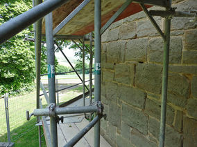 Fugenerneuerung an der Weingartenkapelle (© Karl-Franz Thiede)